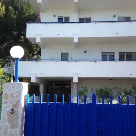 La Maison Des Artistes Apartament *